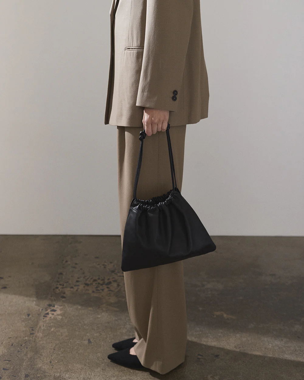 Fin Drawstring Bag: Black - Image 4