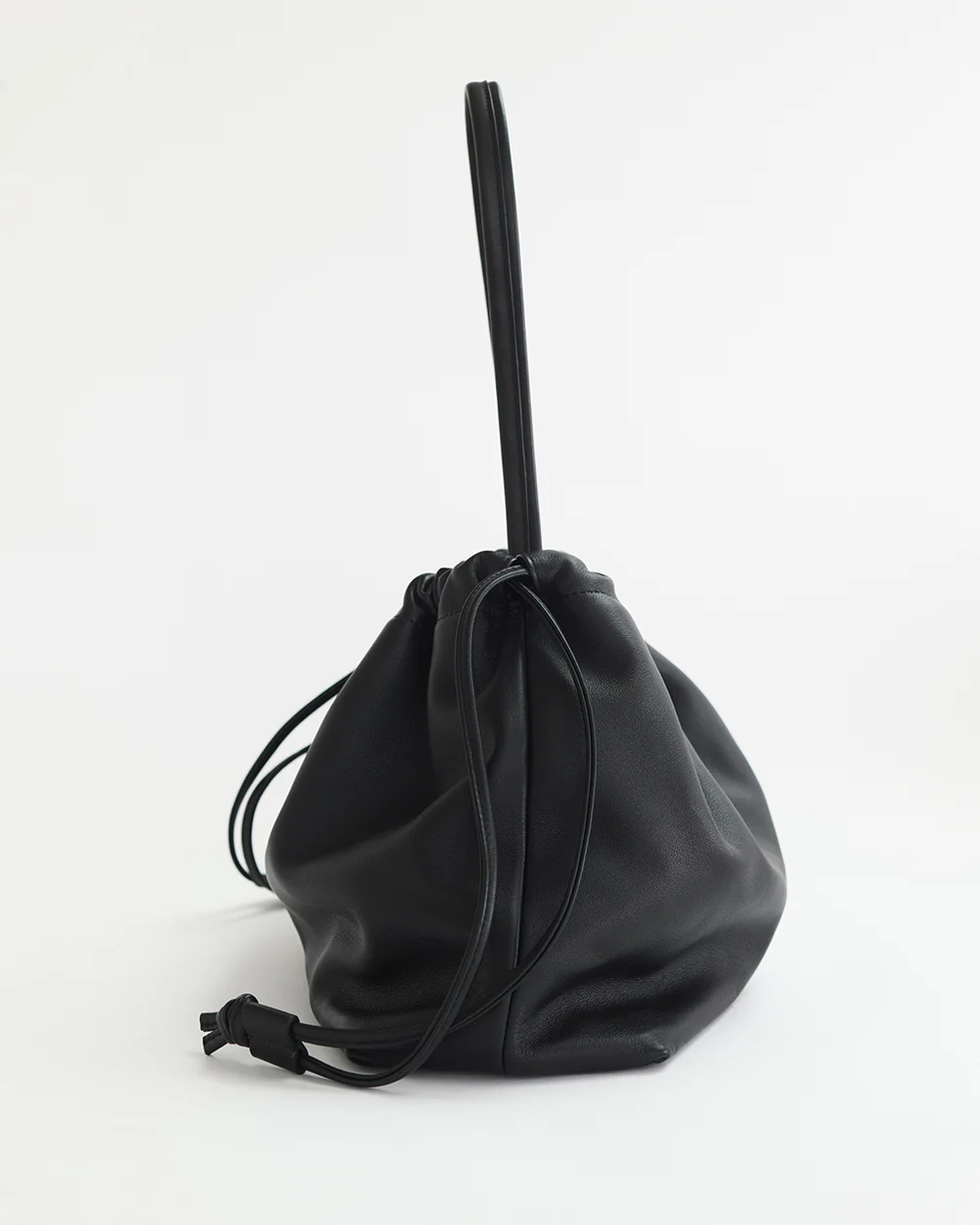 Fin Shoulder Bag: Black - Image 5