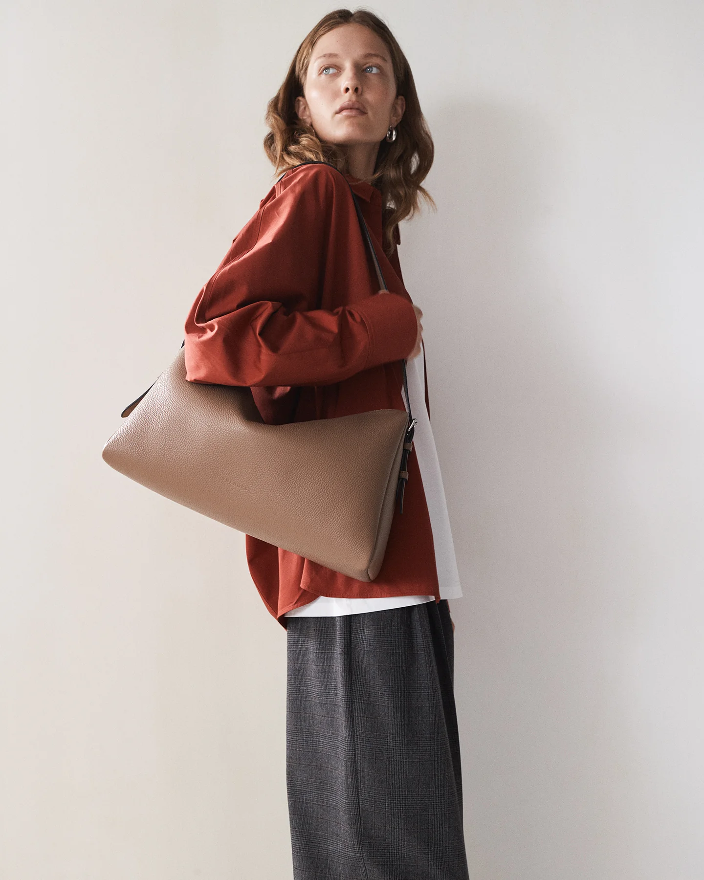 Lottie Handbag: Taupe - Image 9