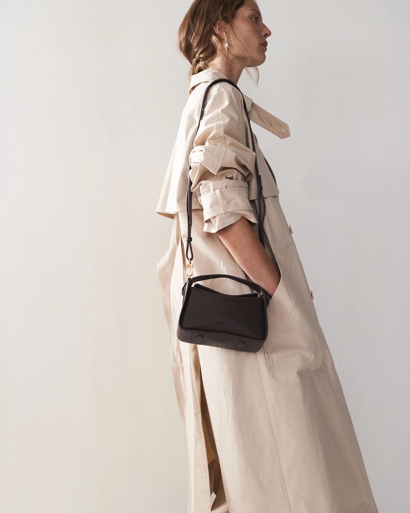 Mini Clementine Bag: Charcoal Pebbled Leather with Gold - Image 6